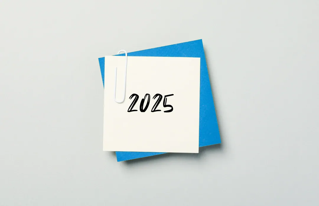 Bloc notes avec l'inscription 2025 sur le dessus